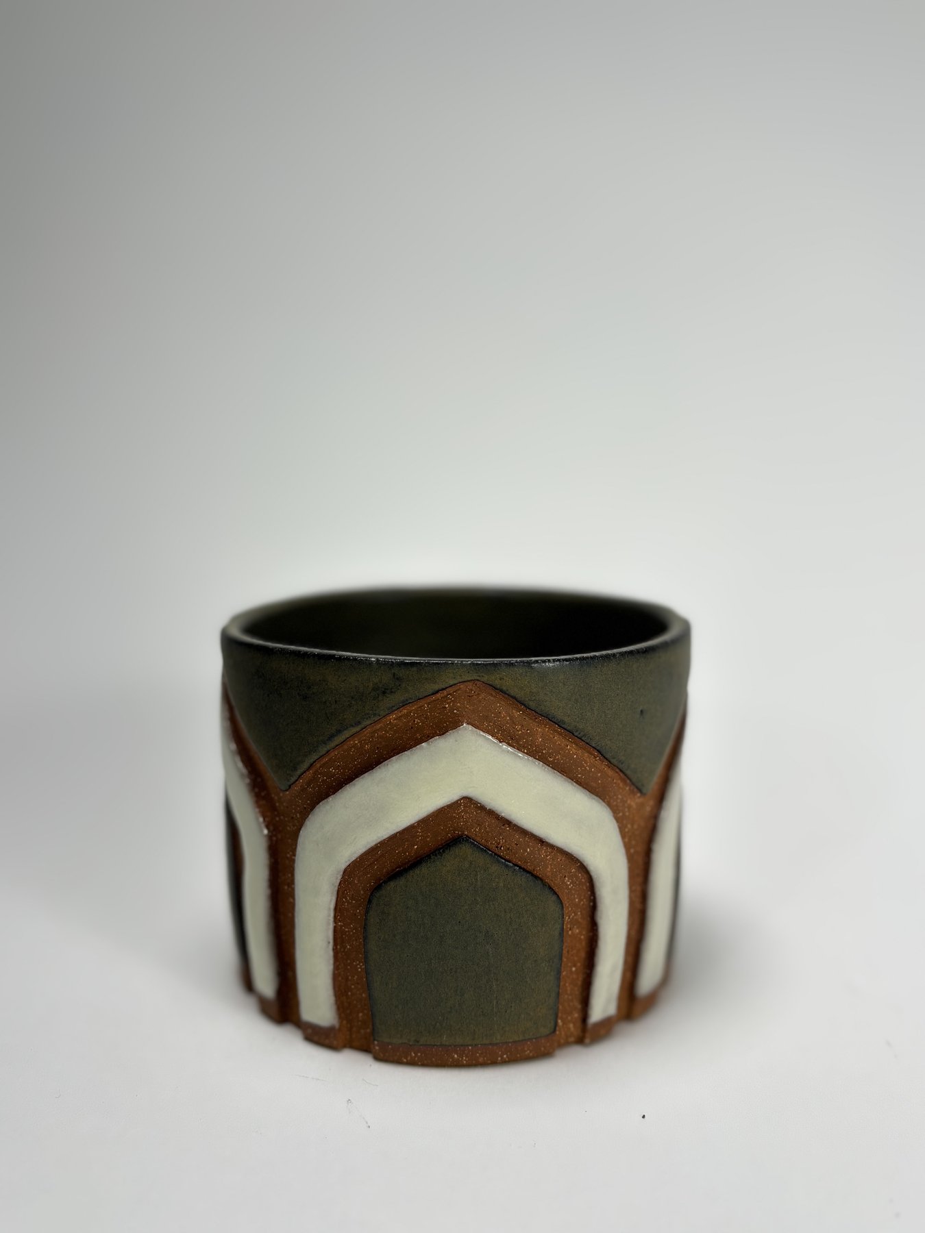 Planter with chevron arch pattern in cream and olive